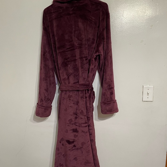 Plush Burgundy Robe - Picture 5 of 5